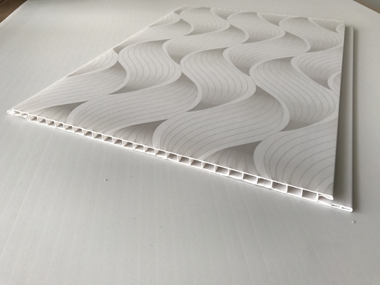 Populaire kleurenontwerpen PVC-paneel voor plafond en wand Golfgedrukte PVC badkamer wandpanelen Waterdicht paneelbord voor badkamer