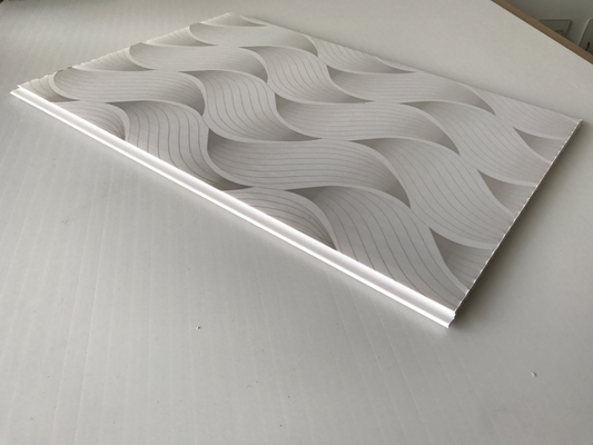 Populaire kleurenontwerpen PVC-paneel voor plafond en wand Golfgedrukte PVC badkamer wandpanelen Waterdicht paneelbord voor badkamer