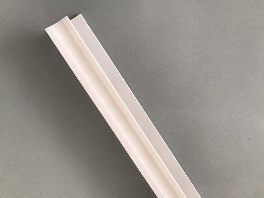 PVC-accessoires voor het installeren van pvc-panelen Wit PVC-profiel-U Glanzend Printen Uitgedrukt Plastic U-kanaal Waterdicht UV-bescherming
