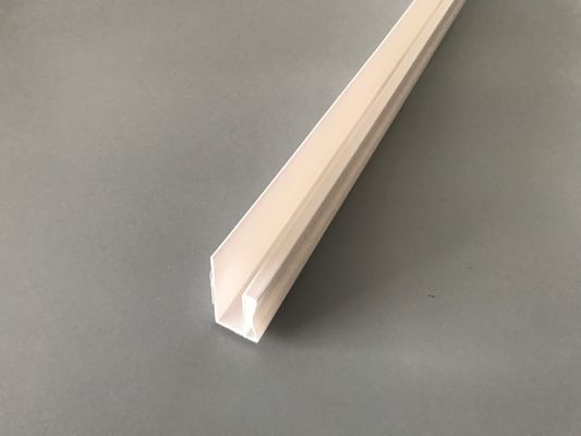 PVC-accessoires voor het installeren van pvc-panelen Wit PVC-profiel-U Glanzend Printen Uitgedrukt Plastic U-kanaal Waterdicht UV-bescherming