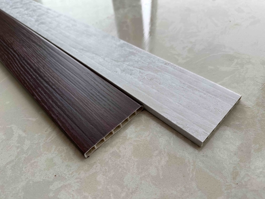Anti-Kratten en Flexible houten kleur PVC Skirting Line voor onderhoudsvriendelijke bescherming