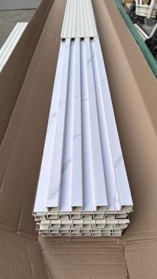 Contemporary PVC 3d wandpanelen Wpc bedekking houtkorrels Slat wandpanelen