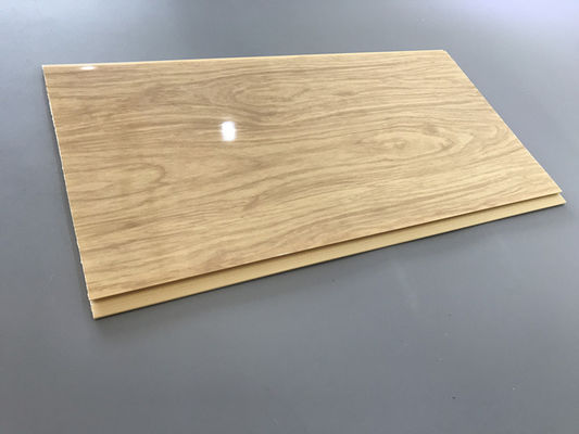 7.5mm Dikte Corrosiebestendige PVC Houtpanelen voor Plafond / Wandbekleding gele pvc plafondpaneel