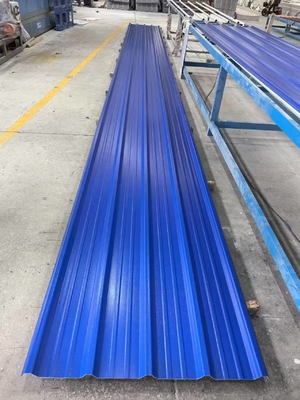 Dakenmateriaal voor magazijnen UPVC-platen 2 mm UPVC-daktegels voor fabrieksdak Lang levensduur wit pvc-golfplaat