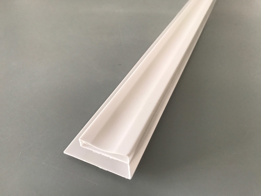 PVC-accessoires voor het installeren van pvc-panelen Wit PVC-profiel-U Glanzend Printen Uitgedrukt Plastic U-kanaal Waterdicht UV-bescherming