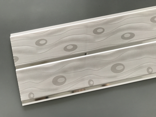 Multifunctionele waterdichte wandpanelen Eenvoudige installatie 5,95m plafond pvc paneel