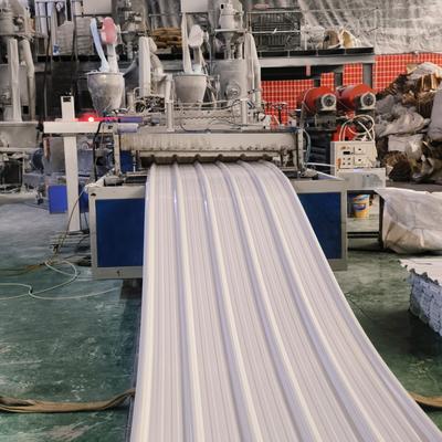 Witte 1130mm UPVC Dakbedekkingsplaten Kunststof Dakplaat Thermische Isolatie Oplossing Op Maat Gemaakt Voor Commerciële Centrum Dakbedekkingsbehoeften